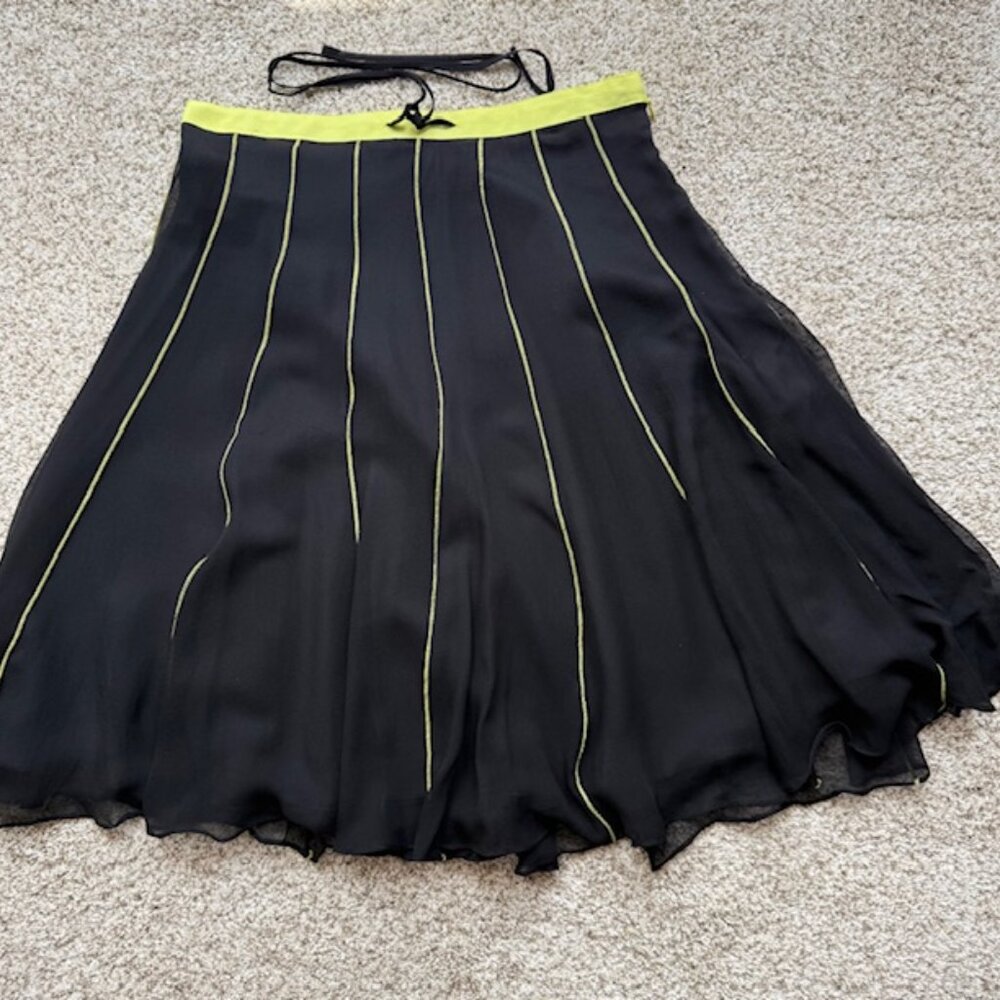 WD-NY 100% Silk Skirt in Black with Line Green Piping/Waist Size 4
